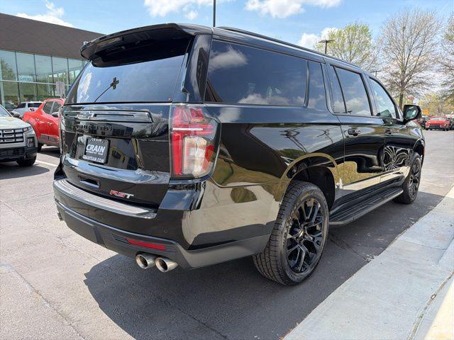 2023 Chevrolet Suburban 4WD RST