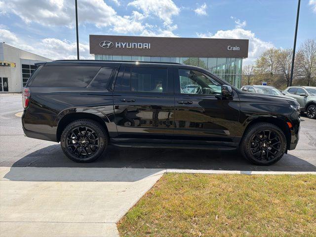 2023 Chevrolet Suburban 4WD RST