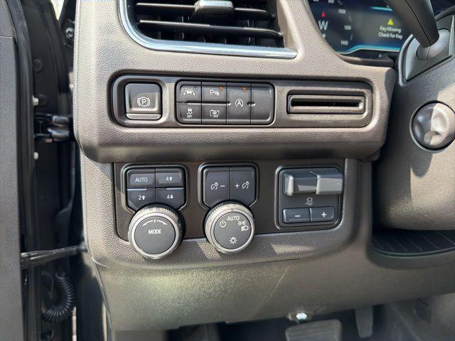 2023 Chevrolet Suburban 4WD RST