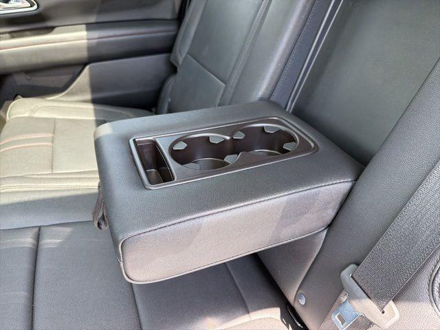 2023 Chevrolet Suburban 4WD RST