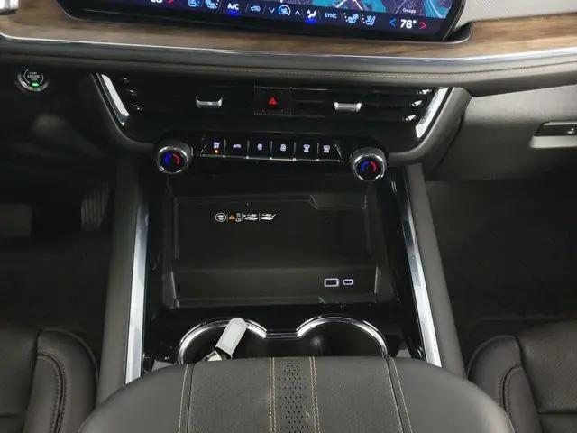 2025 Chevrolet Suburban 4WD High Country