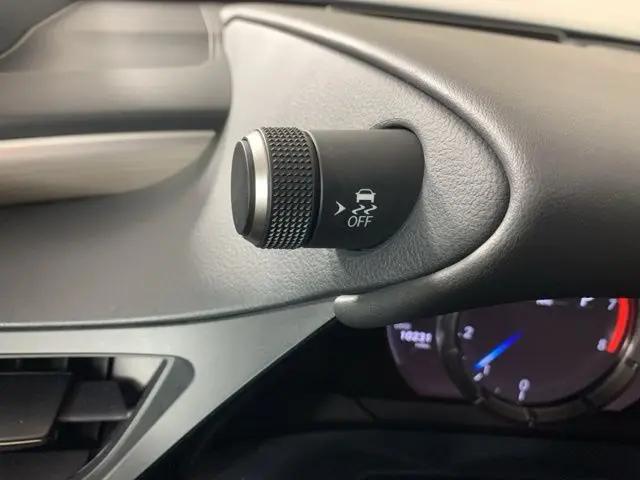 2025 Lexus ES 350 F SPORT Handling