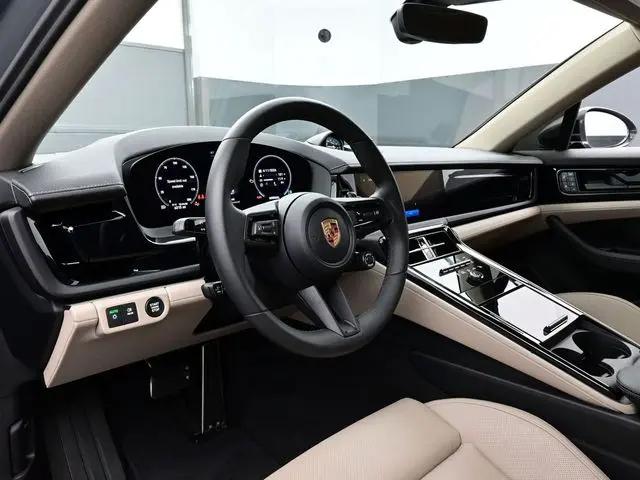 2025 Porsche Panamera 4