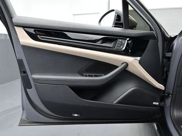 2025 Porsche Panamera 4
