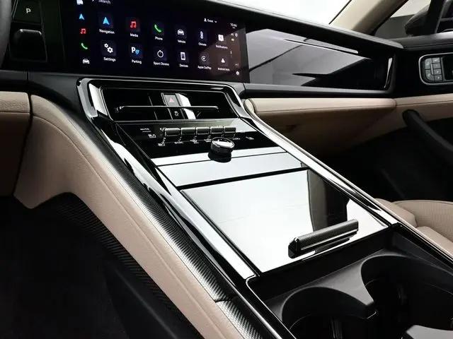 2025 Porsche Panamera 4