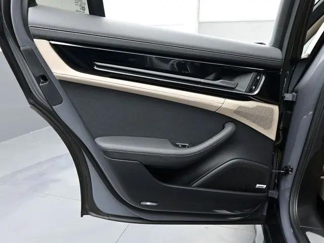 2025 Porsche Panamera 4