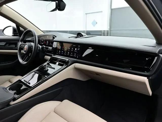 2025 Porsche Panamera 4
