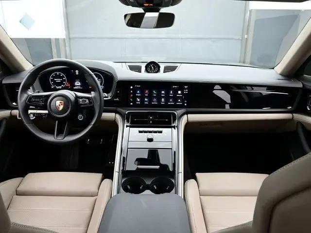 2025 Porsche Panamera 4