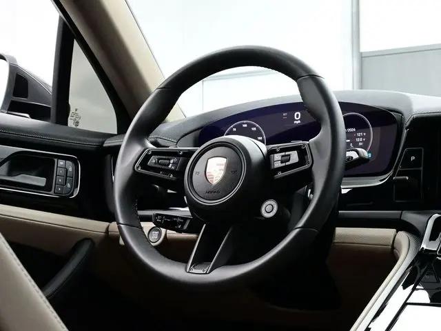 2025 Porsche Panamera 4