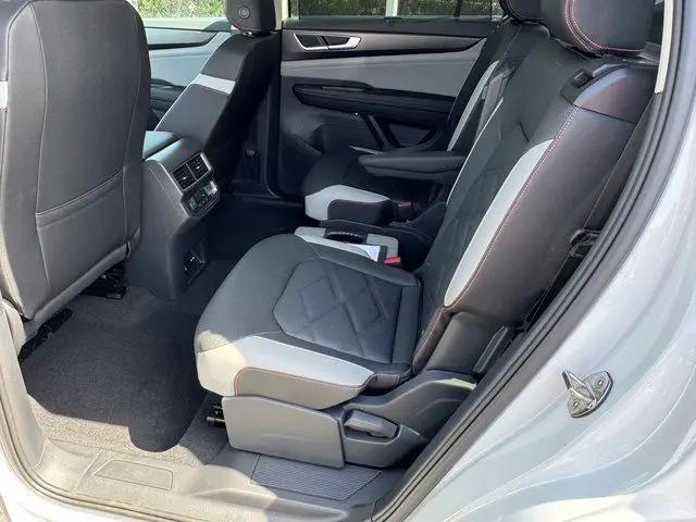 2026 Volkswagen Atlas Peak Edition