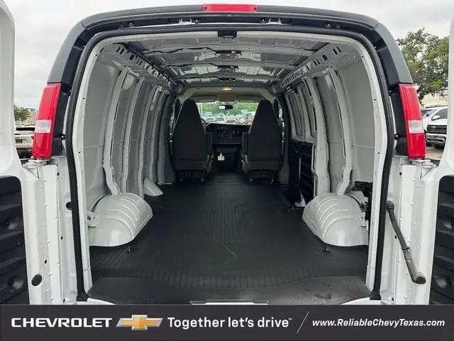 2026 Chevrolet Express Cargo Van 2500 Extended Wheelbase, WT, RWD