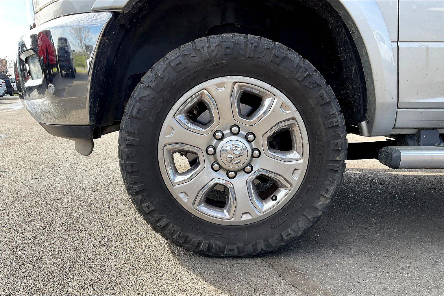 View vehicle photo 2