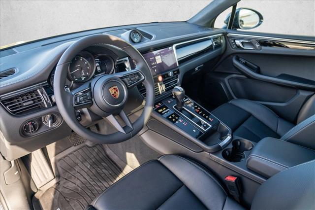 2026 Porsche Macan AWD