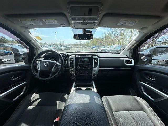 2017 Nissan TITAN SV