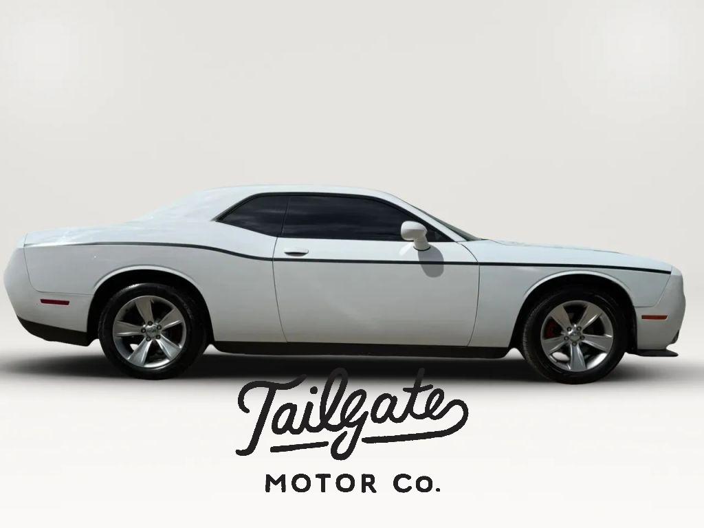 2015 Dodge Challenger SXT's photo