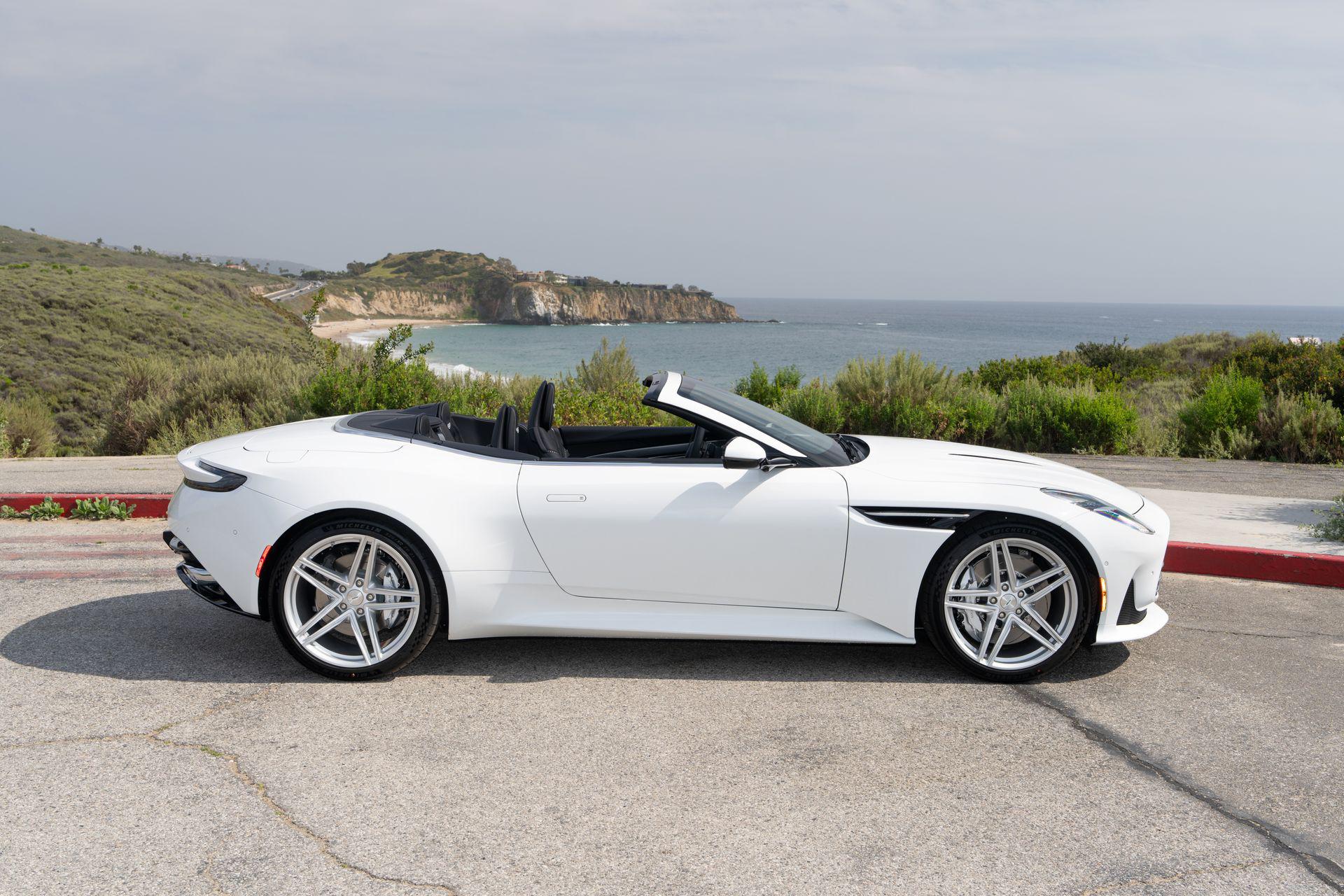 Aston Martin 2026 DB12 Volante