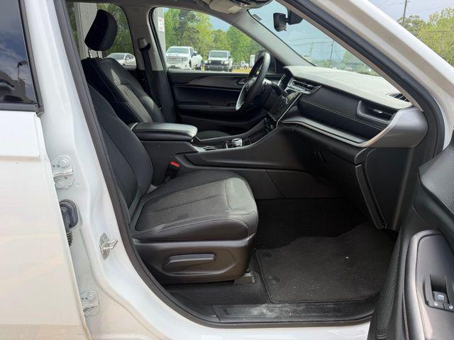 2023 Jeep Grand Cherokee L Laredo 4x4