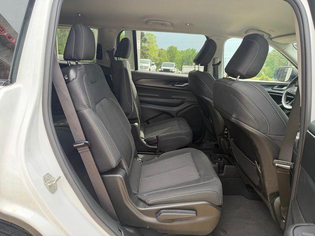 2023 Jeep Grand Cherokee L Laredo 4x4