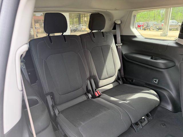 2023 Jeep Grand Cherokee L Laredo 4x4