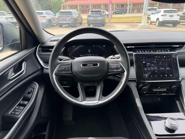 2023 Jeep Grand Cherokee L Laredo 4x4