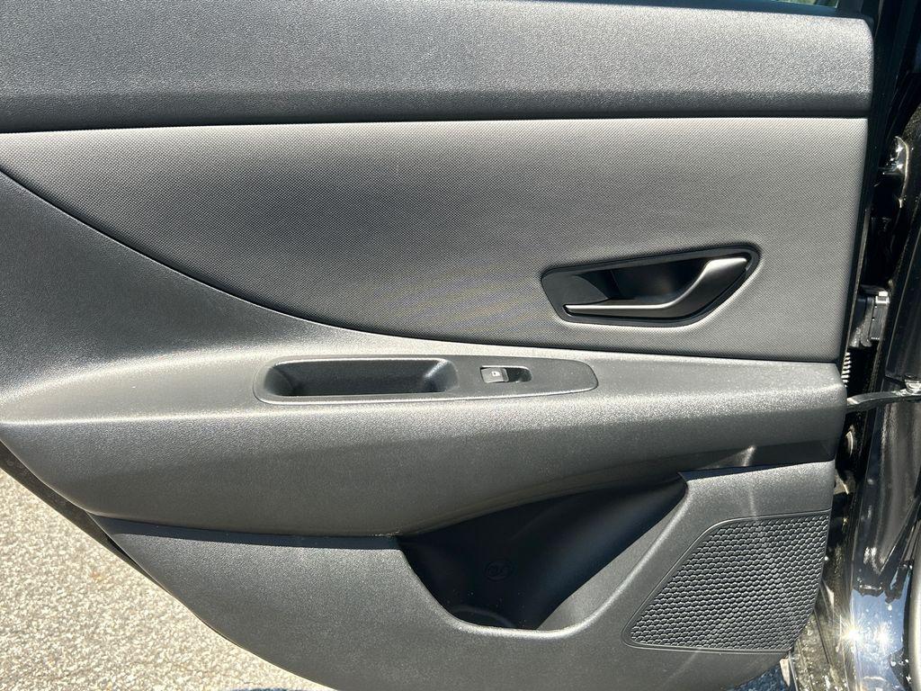 2025 Hyundai Elantra Limited - Photo 21