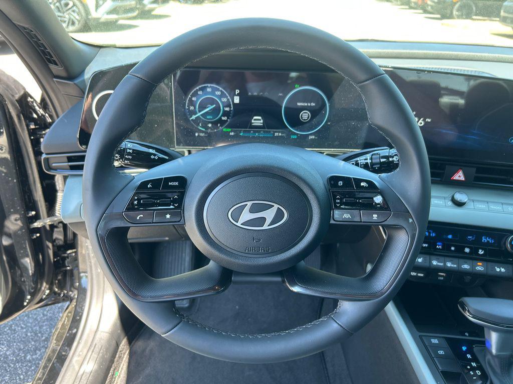 2025 Hyundai Elantra Limited - Photo 23