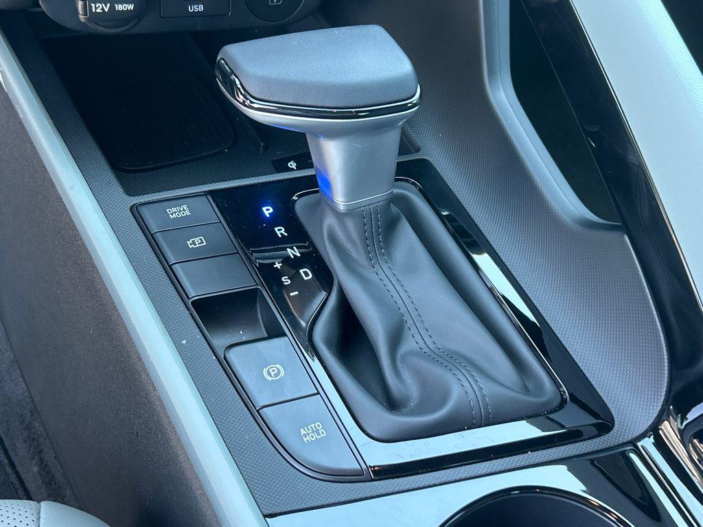 2025 Hyundai Elantra Limited - Photo 31