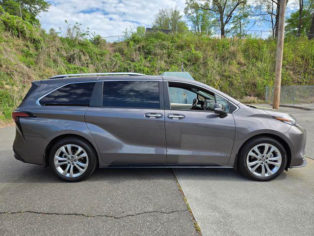 2023 Toyota Sienna Platinum