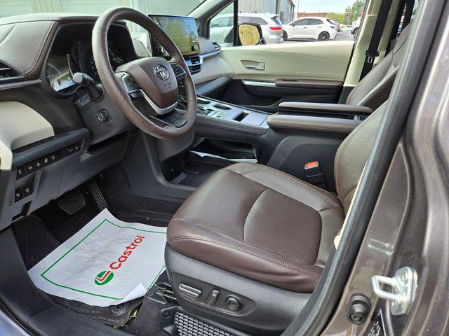 2023 Toyota Sienna Platinum