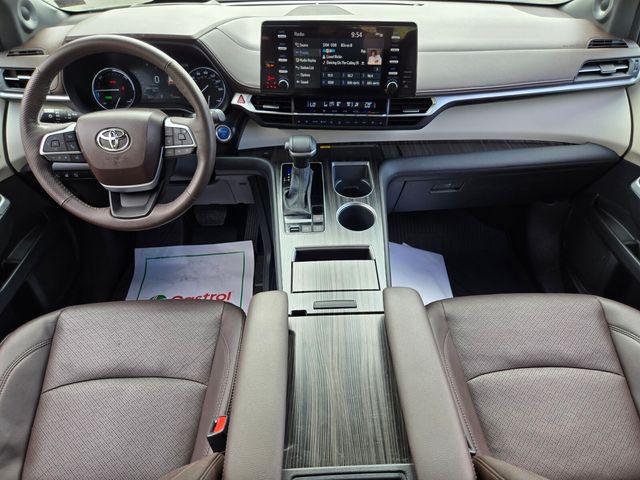 2023 Toyota Sienna Platinum