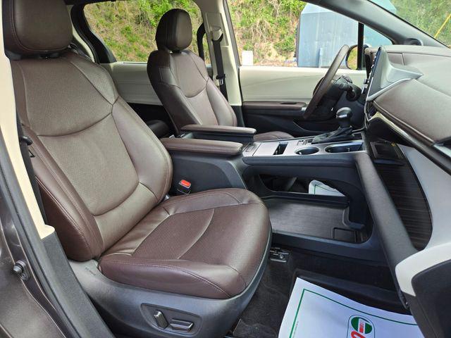 2023 Toyota Sienna Platinum