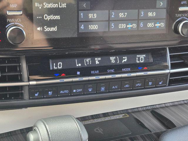 2023 Toyota Sienna Platinum