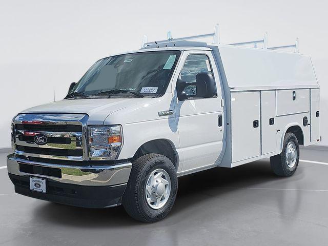 2026 Ford E-350 Cutaway Base