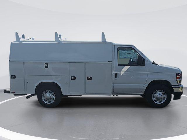2026 Ford E-350 Cutaway Base
