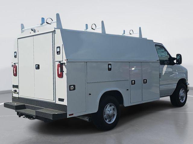 2026 Ford E-350 Cutaway Base