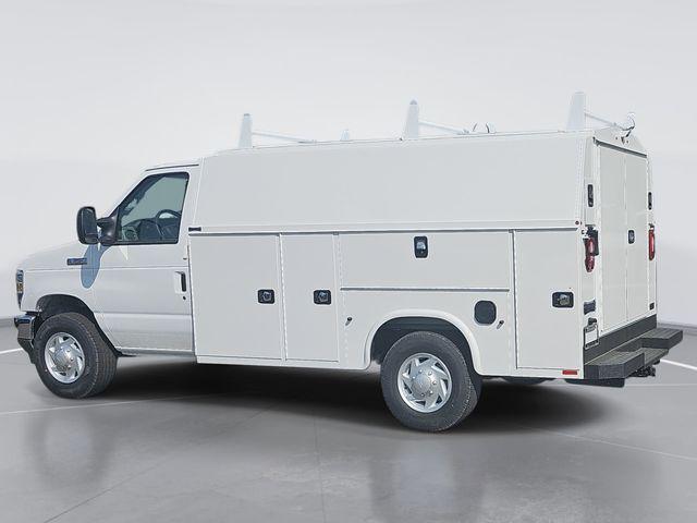 2026 Ford E-350 Cutaway Base