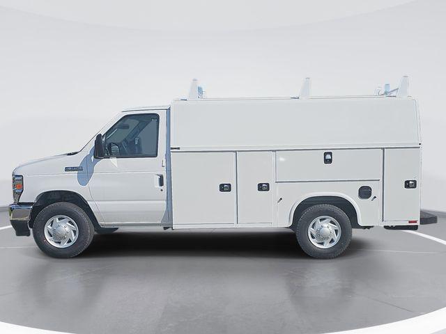 2026 Ford E-350 Cutaway Base