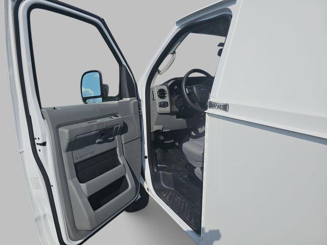 2026 Ford E-350 Cutaway Base