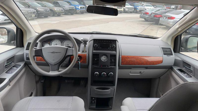 2008 Chrysler Town & Country LX