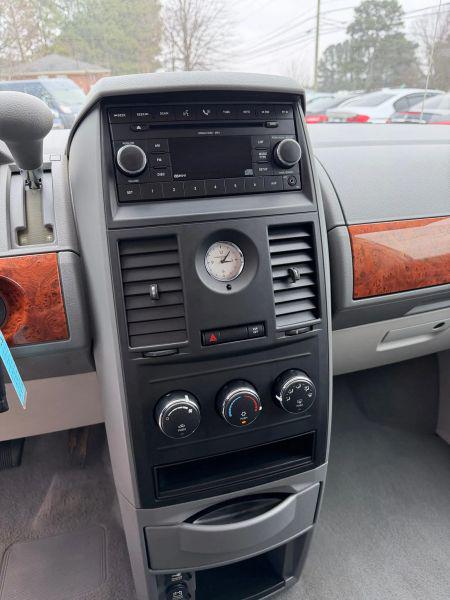 2008 Chrysler Town & Country LX