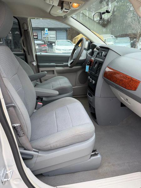 2008 Chrysler Town & Country LX