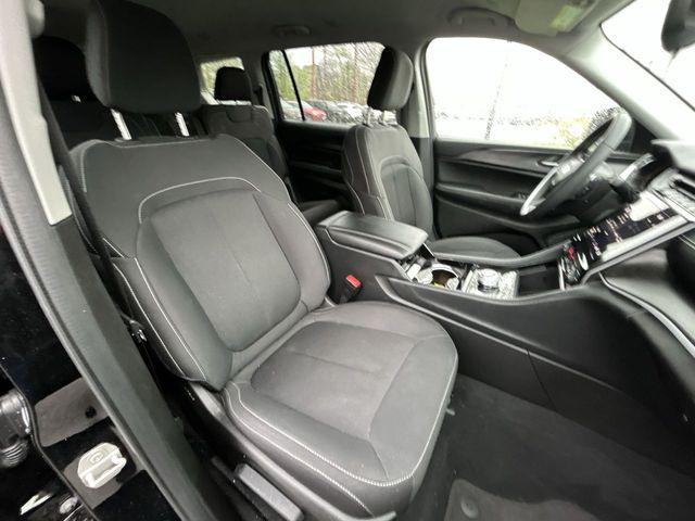 2023 Jeep Grand Cherokee L Laredo 4x4