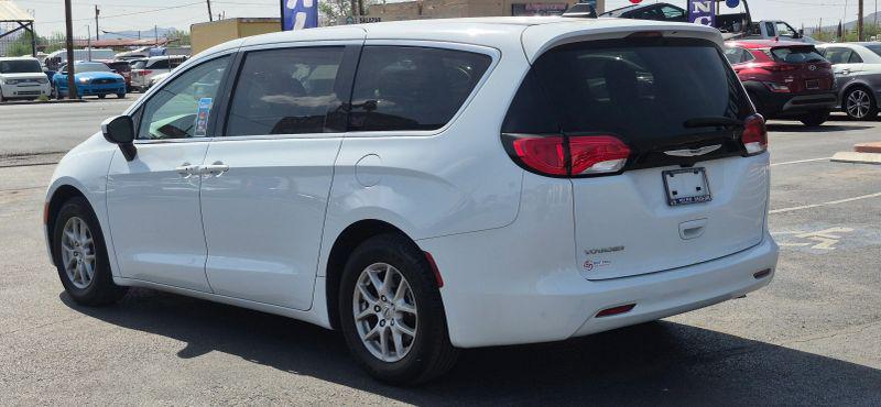 2023 Chrysler Voyager LX