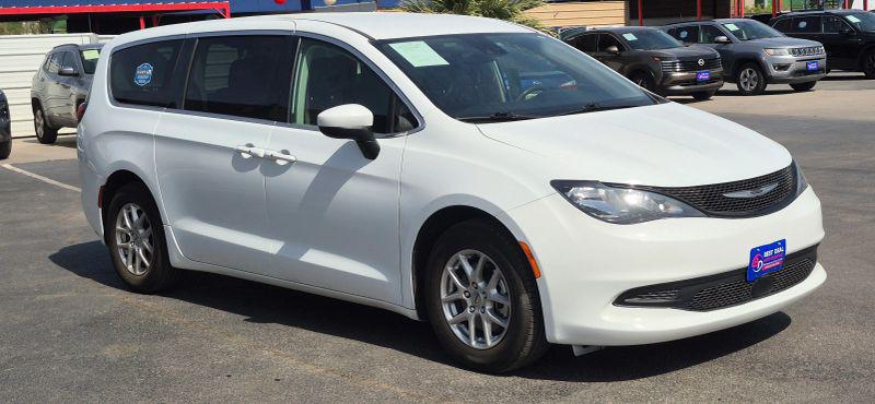 2023 Chrysler Voyager LX