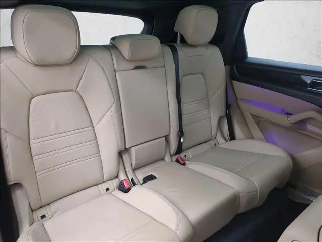 2023 Porsche Cayenne Platinum Edition