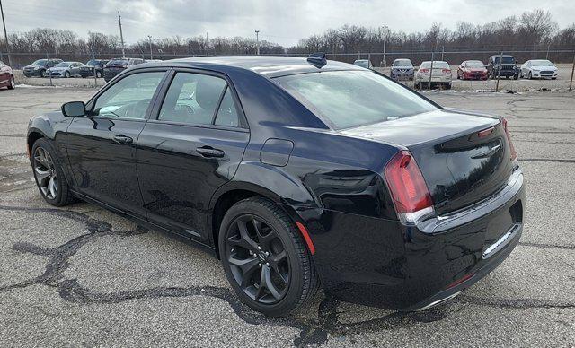 2022 Chrysler 300 Touring