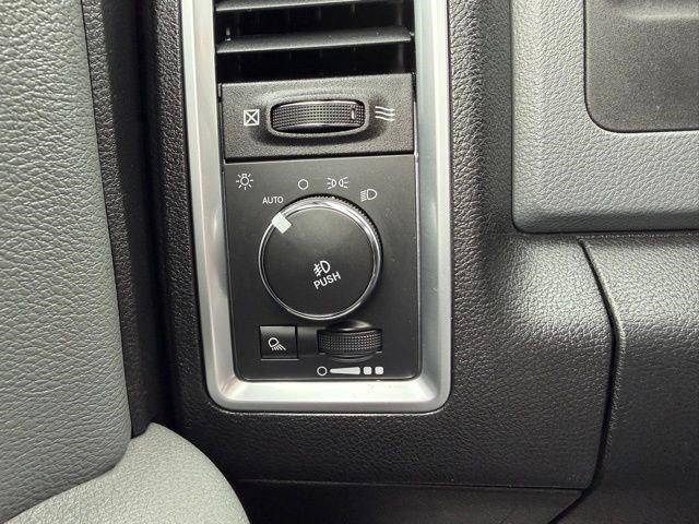 2017 Ram 1500 Big Horn Crew Cab 4x4 57 Box