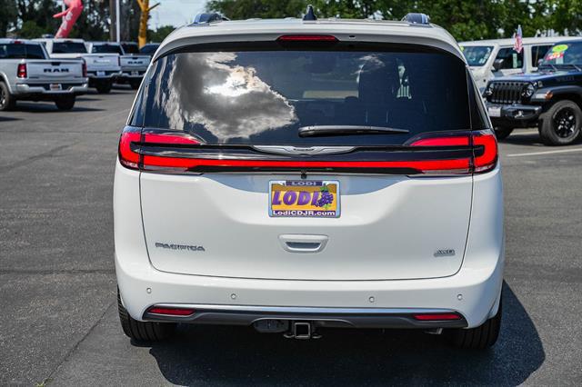2026 Chrysler Pacifica Pinnacle AWD