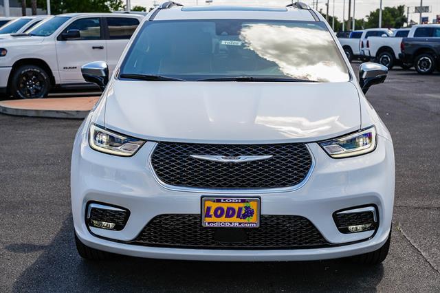 2026 Chrysler Pacifica Pinnacle AWD