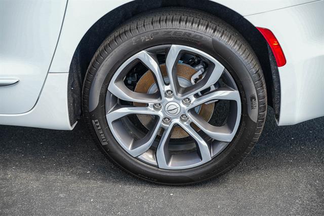 2026 Chrysler Pacifica Pinnacle AWD